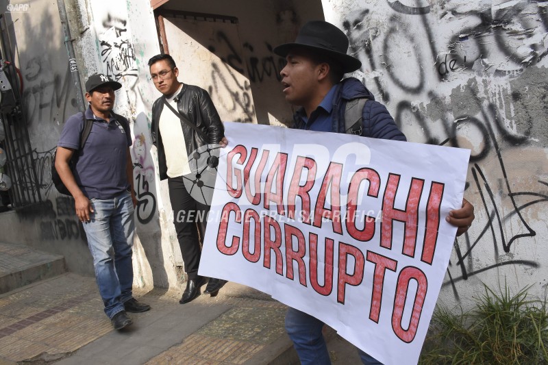 TOMA DE LA COB POR PARTE DE EVISTAS EN SEÑAL DE ADVERTENCIA