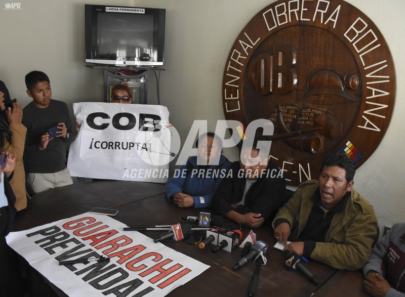 TOMA DE LA COB POR PARTE DE EVISTAS EN SEÑAL DE ADVERTENCIA