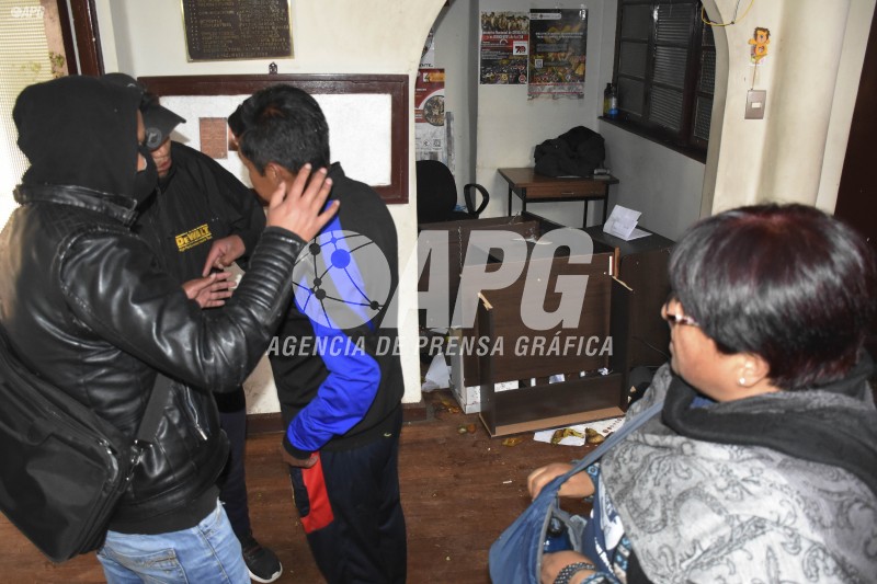 TOMA DE LA COB POR PARTE DE EVISTAS EN SEÑAL DE ADVERTENCIA