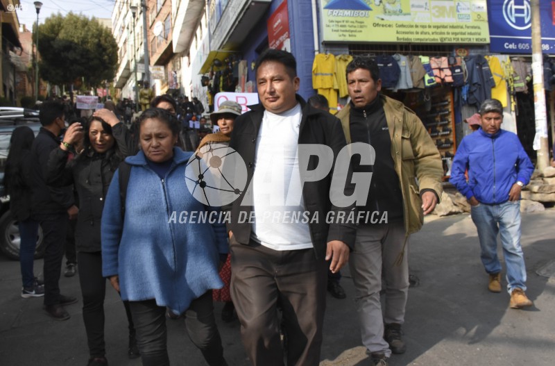 TOMA DE LA COB POR PARTE DE EVISTAS EN SEÑAL DE ADVERTENCIA