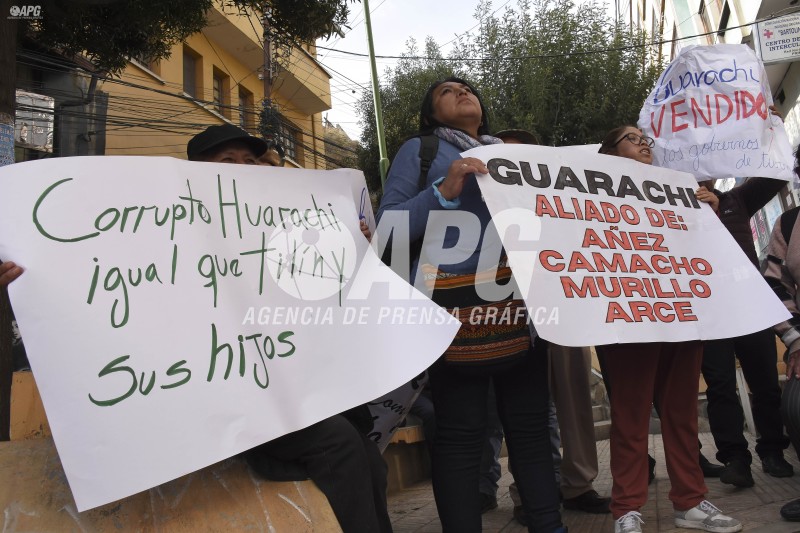 TOMA DE LA COB POR PARTE DE EVISTAS EN SEÑAL DE ADVERTENCIA