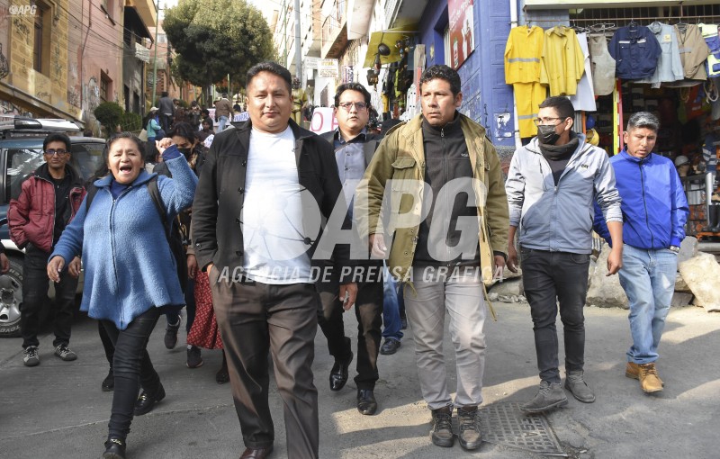 TOMA DE LA COB POR PARTE DE EVISTAS EN SEÑAL DE ADVERTENCIA