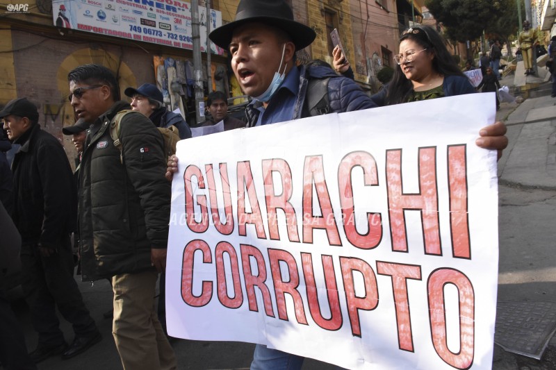 TOMA DE LA COB POR PARTE DE EVISTAS EN SEÑAL DE ADVERTENCIA