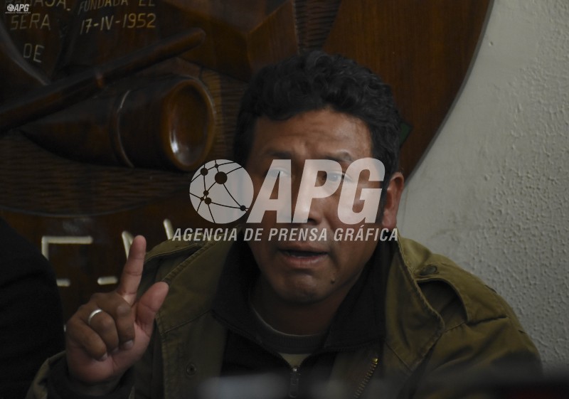 TOMA DE LA COB POR PARTE DE EVISTAS EN SEÑAL DE ADVERTENCIA