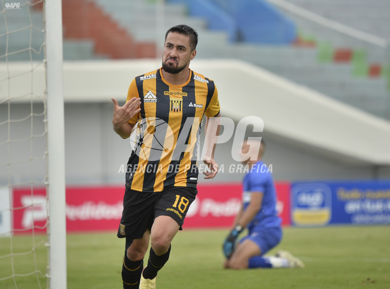 TORNEO CLAUSURA, FC UNIVERSITARIO VS THE STRONGEST