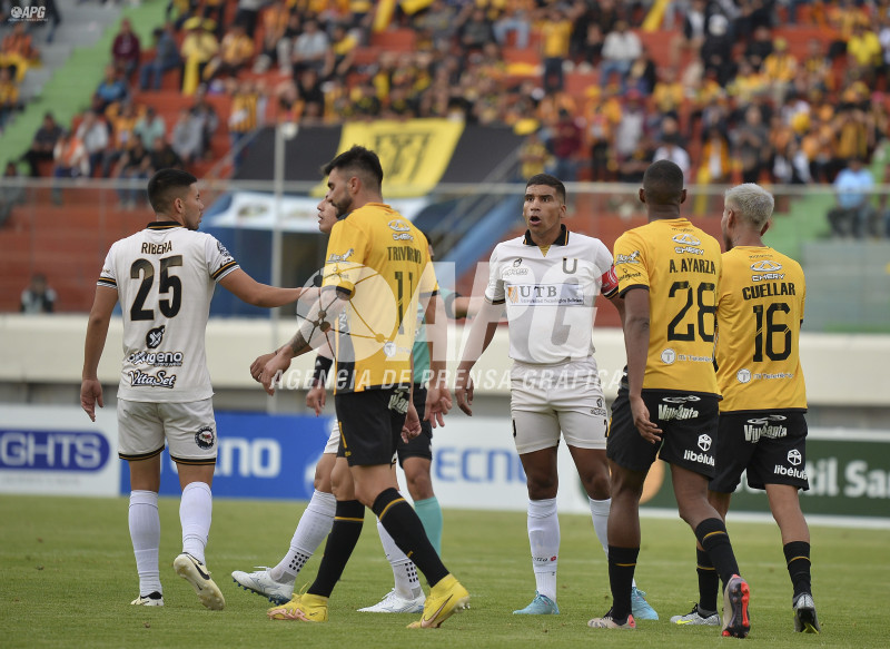 TORNEO CLAUSURA, FC UNIVERSITARIO VS THE STRONGEST