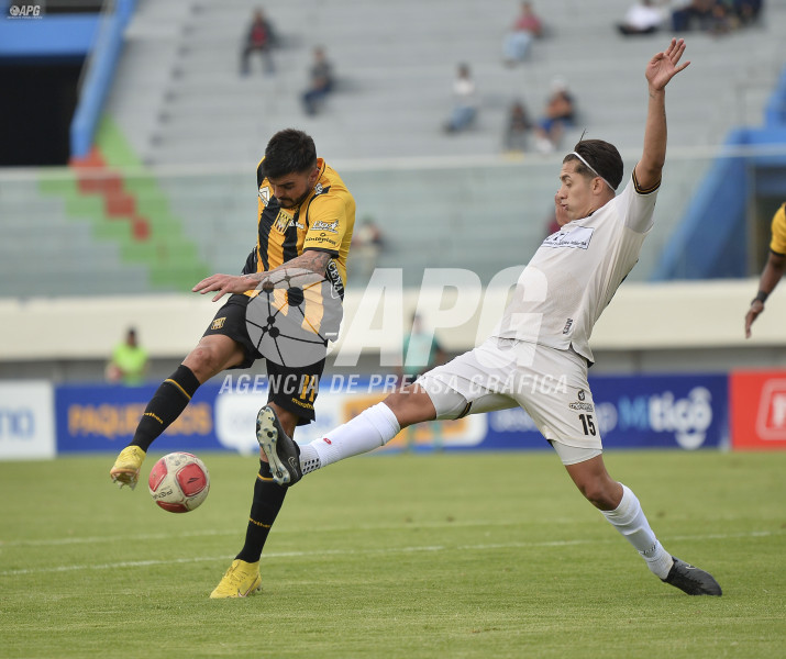 TORNEO CLAUSURA, FC UNIVERSITARIO VS THE STRONGEST