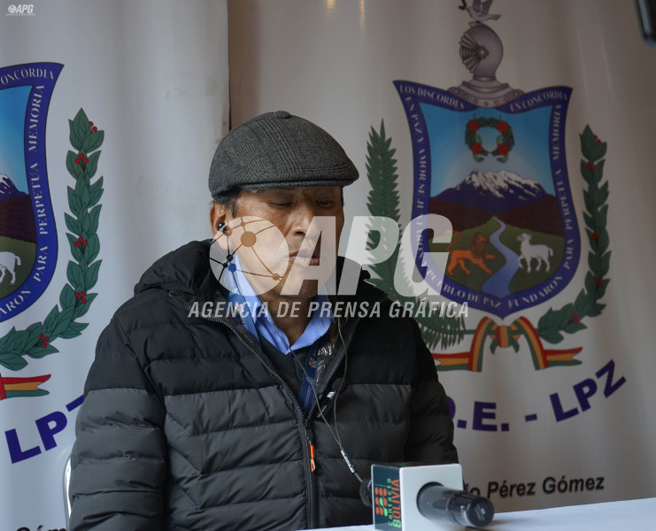 DIRECTOR DE DEPARTAMENTAL DE EDUCACIÓN LA PAZ, BASILIO PÉREZ GÓMEZ