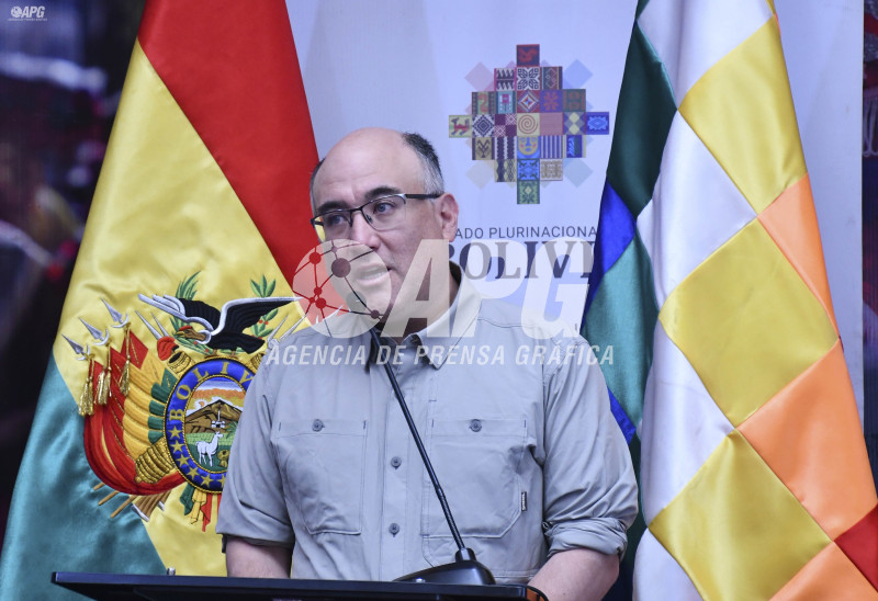 VICEMINISTRO DE CULTURAS, JUAN CARLOS CORDERO ANUNCIA DESCUBRIMIENTO ARQUEOLÓGICO EN CARACOLLO