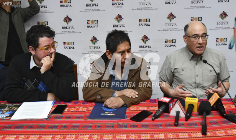 VICEMINISTRO DE CULTURAS, JUAN CARLOS CORDERO ANUNCIA DESCUBRIMIENTO ARQUEOLÓGICO EN CARACOLLO