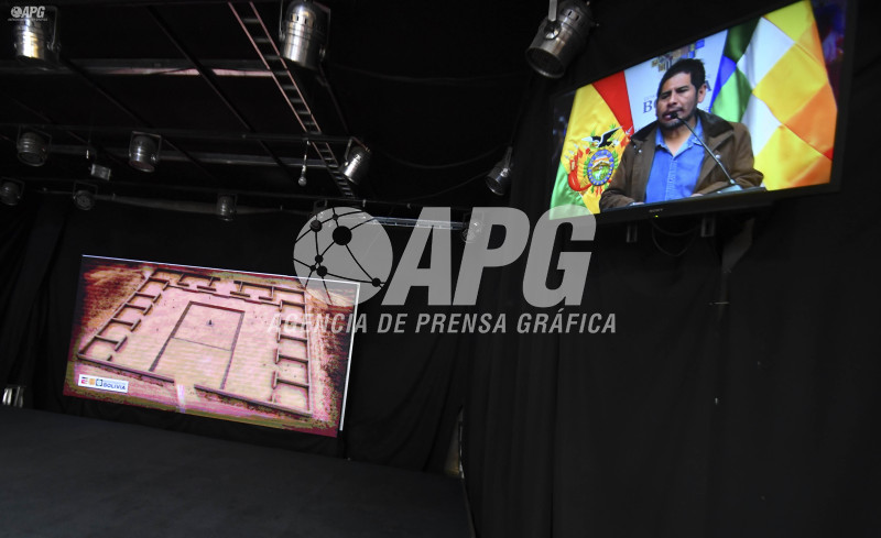 VICEMINISTRO DE CULTURAS, JUAN CARLOS CORDERO ANUNCIA DESCUBRIMIENTO ARQUEOLÓGICO EN CARACOLLO