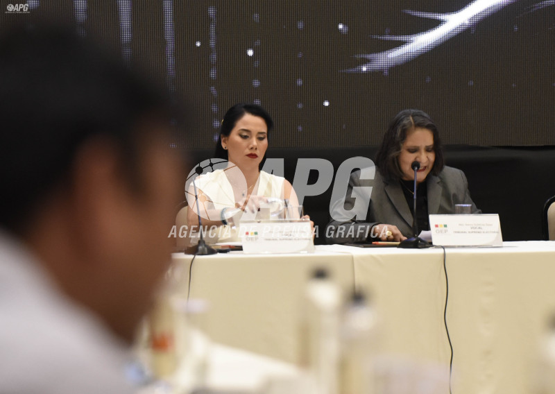 CANDIDATOS RODRIGO PAZ Y JORGE QUIROGA ASISTIERON AL ENCUENTRO ORGANIZADO POR EL TRIBUNAL ELECTORAL