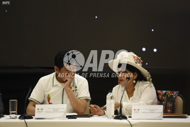 CANDIDATOS RODRIGO PAZ Y JORGE QUIROGA ASISTIERON AL ENCUENTRO ORGANIZADO POR EL TRIBUNAL ELECTORAL