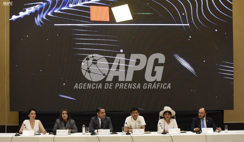 CANDIDATOS RODRIGO PAZ Y JORGE QUIROGA ASISTIERON AL ENCUENTRO ORGANIZADO POR EL TRIBUNAL ELECTORAL